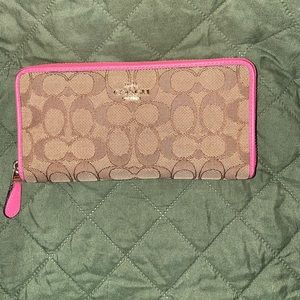 Gently used coach according wallet